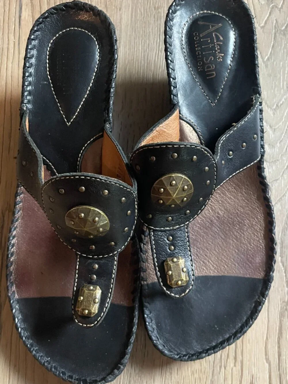 Clarks Artisan Black Leather Wedge Sandals with Studded Accents 6.5M Summer!